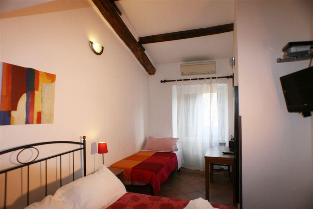 Sixtythree Guesthouse Рим Екстериор снимка